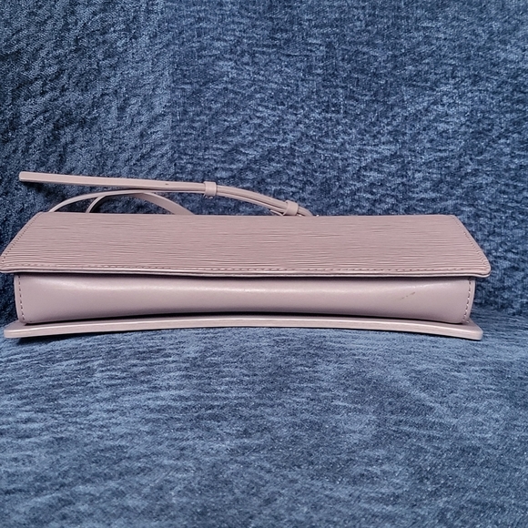 LOUIS VUITTON Epi Honfleur Mauve in Lilac Shoulder Bag...Authentic!!! - Picture 5 of 16